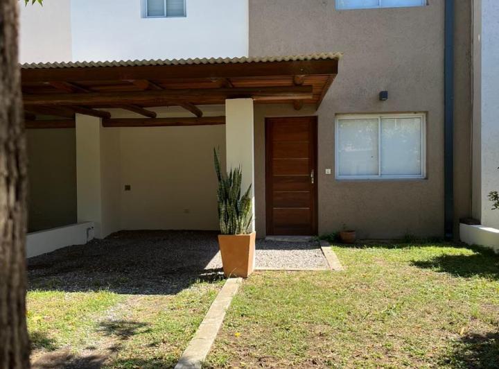 Casa · 154m² · 6 Ambientes · 2 Cocheras