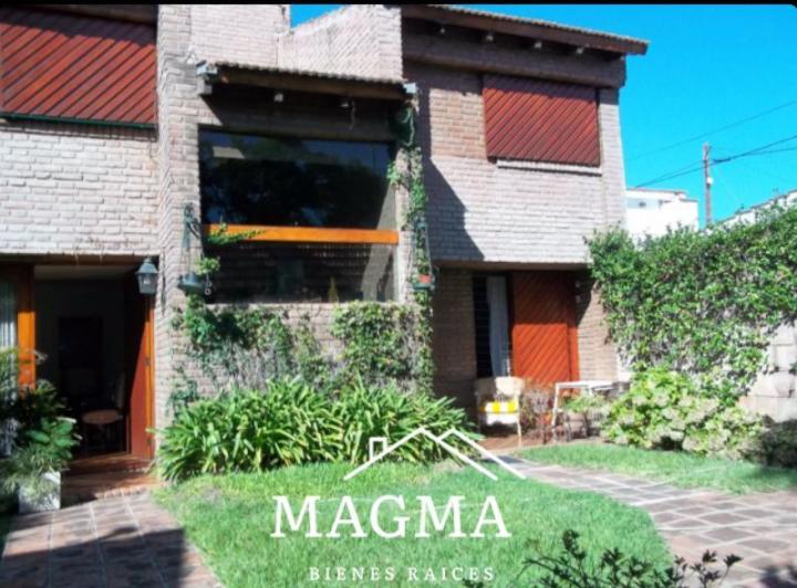 Casa · 245m² · 12 Ambientes · 2 Cocheras