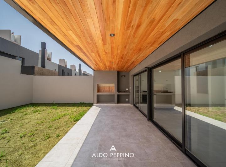 Casa · 150m² · 3 Ambientes · 2 Cocheras