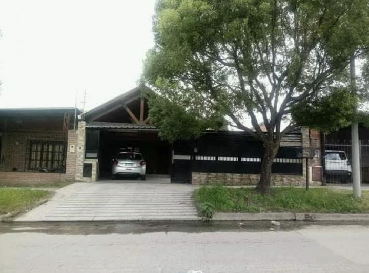 Casa · 200m² · 4 Ambientes · 1 Cochera