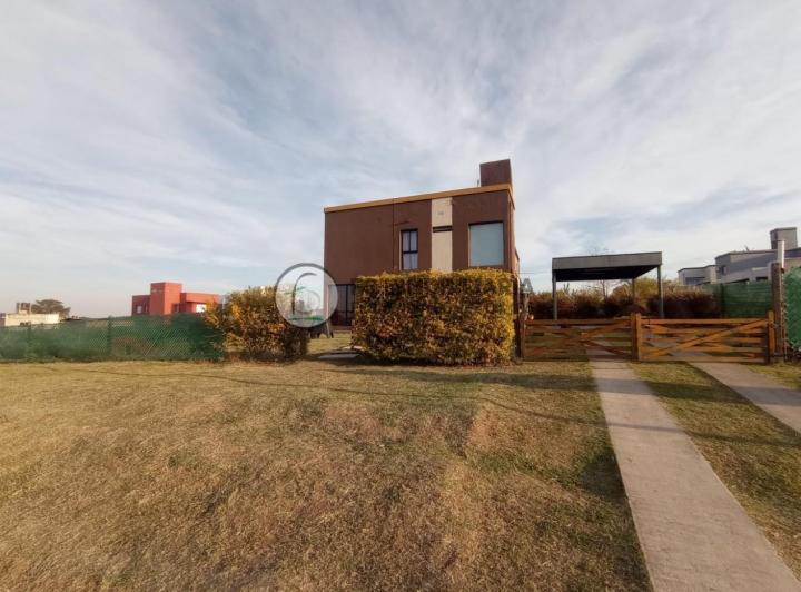 Casa · 100m² · 4 Ambientes · 1 Cochera