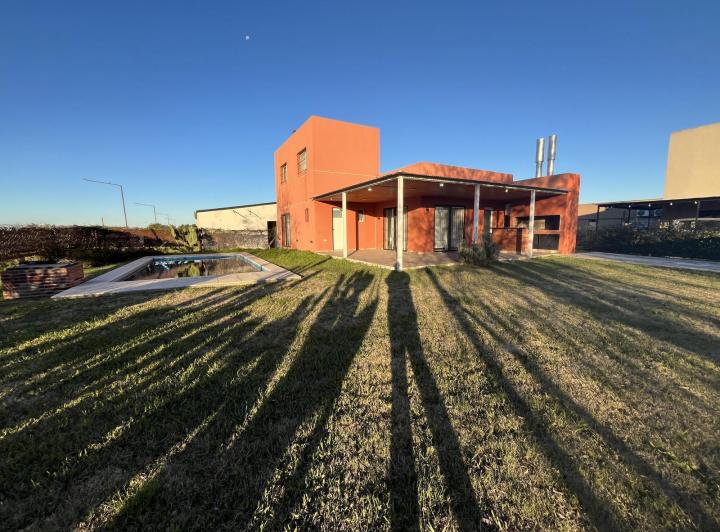 Casa · 120m² · 2 Dormitorios