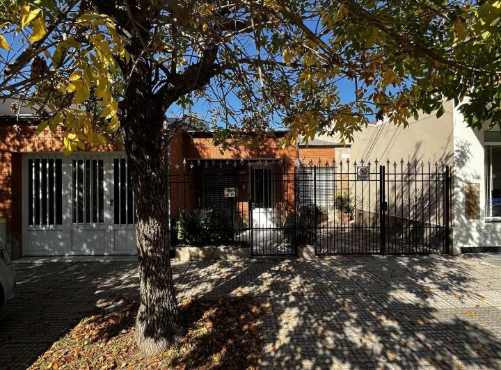 Casa · 140m² · 9 Ambientes