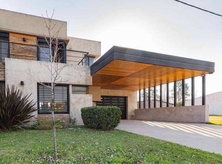Casa · 135m² · 9 Ambientes · 4 Cocheras