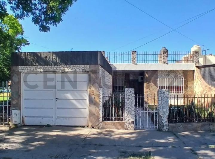 Casa · 172m² · 5 Ambientes · 1 Cochera