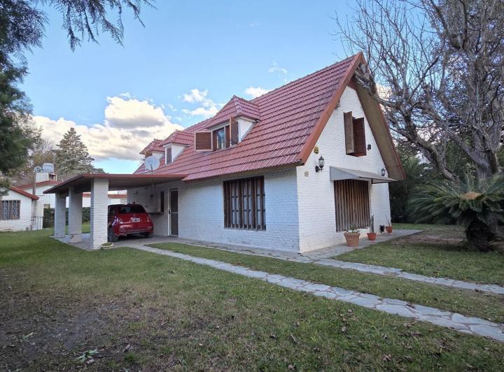 Casa · 248m² · 4 Ambientes · 1 Cochera