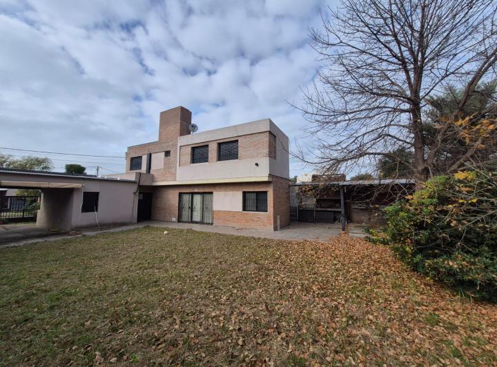 Casa · 152m² · 4 Ambientes · 2 Cocheras