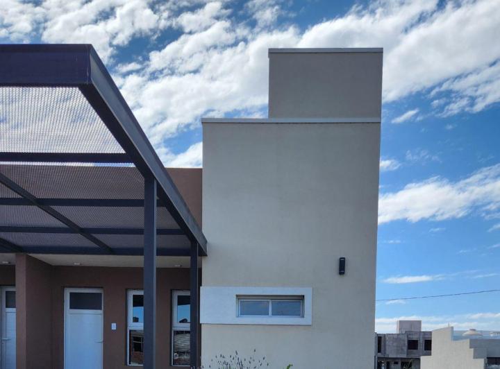Casa · 75m² · 4 Ambientes · 1 Cochera