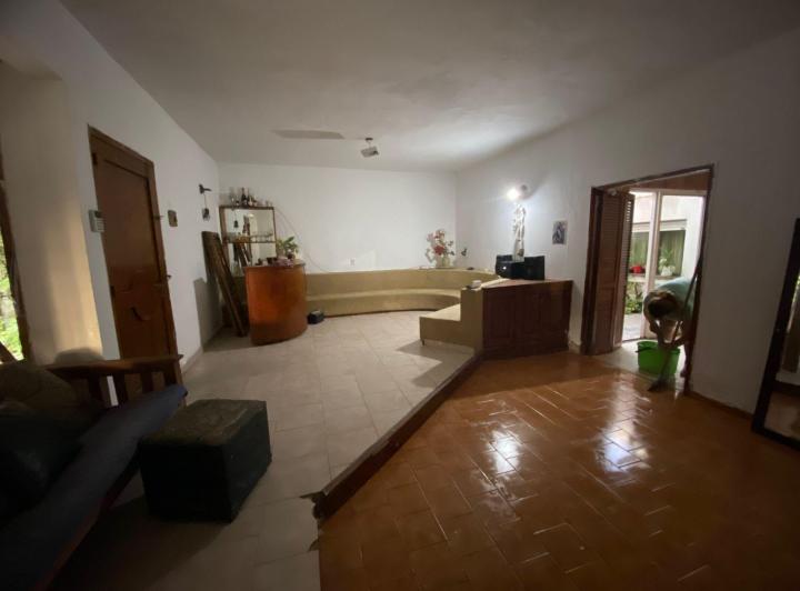 Casa · 180m² · 8 Ambientes · 1 Cochera