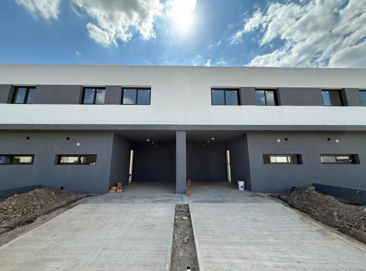 Casa · 250m² · 6 Ambientes · 1 Cochera