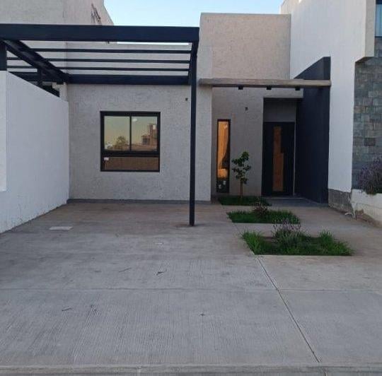 Casa · 95m² · 3 Ambientes · 2 Cocheras