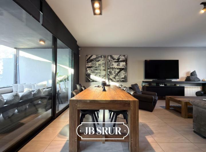 Casa · 185m² · 4 Ambientes · 2 Cocheras