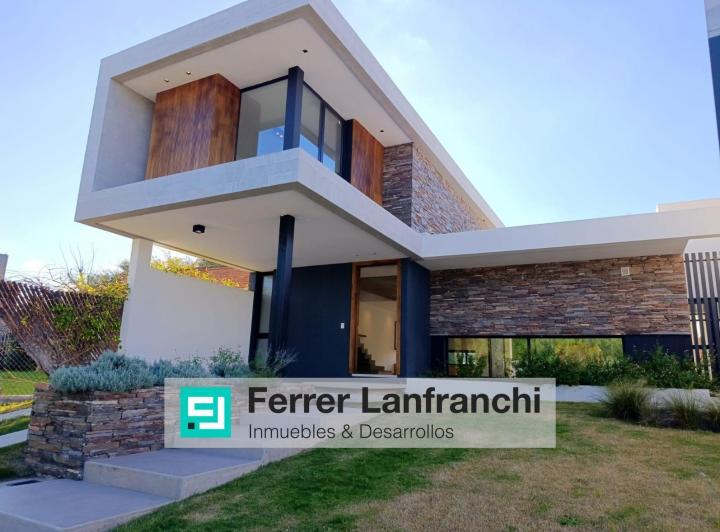 Casa · 157m² · 6 Ambientes · 2 Cocheras