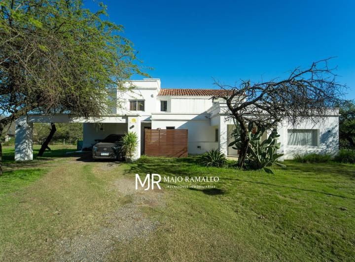 Casa · 360m² · 9 Ambientes · 2 Cocheras