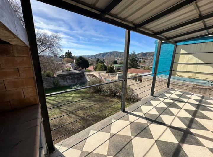 Casa · 131m² · 9 Ambientes · 1 Cochera