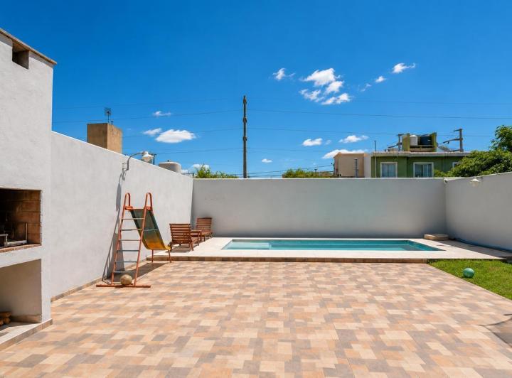 Casa · 200m² · 4 Dormitorios · 2 Cocheras