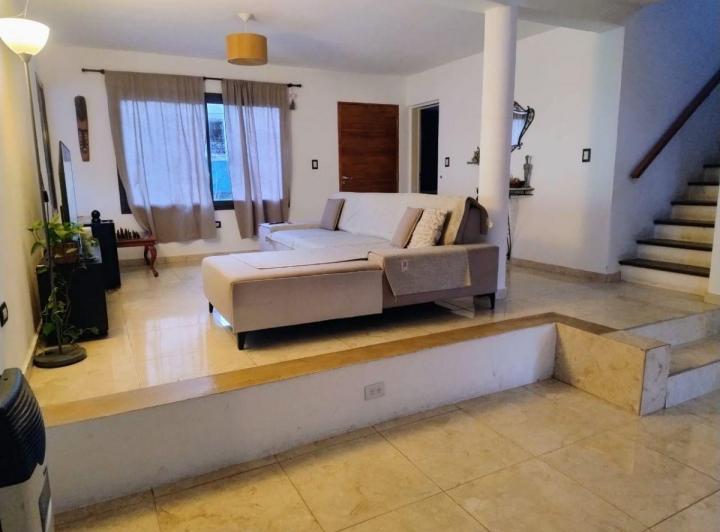 Casa · 236m² · 6 Ambientes · 3 Cocheras