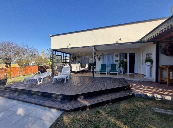 Casa · 145m² · 6 Ambientes · 2 Cocheras