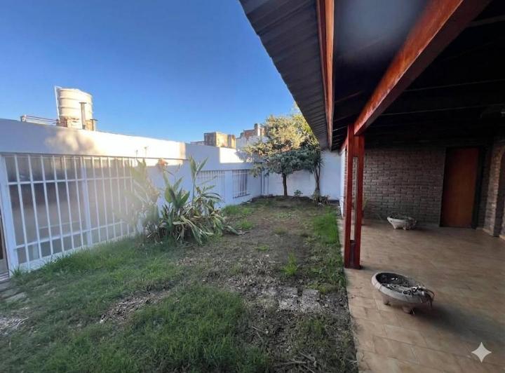 Casa · 180m² · 4 Ambientes · 2 Cocheras