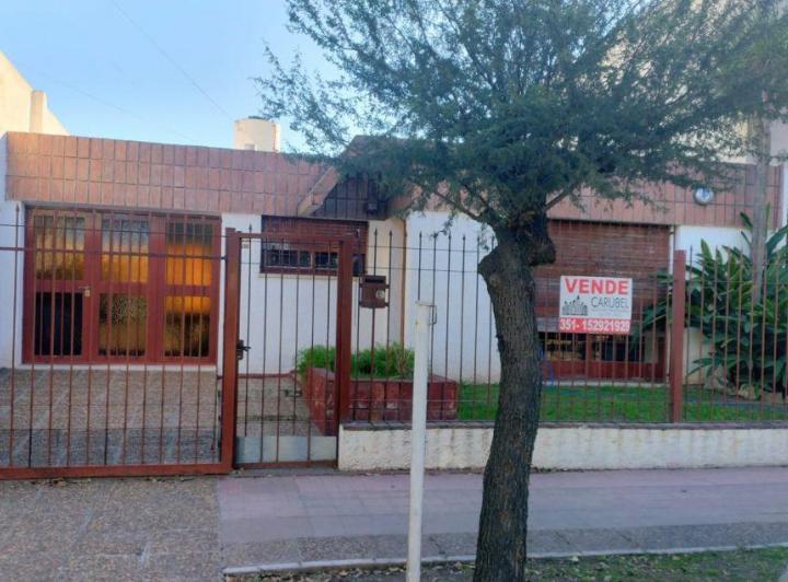 Casa · 135m² · 7 Ambientes · 1 Cochera