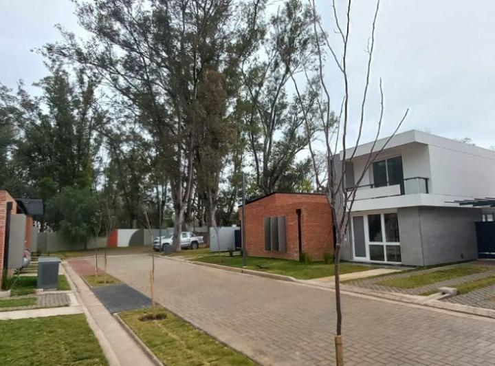 Casa · 129m² · 3 Ambientes · 2 Cocheras