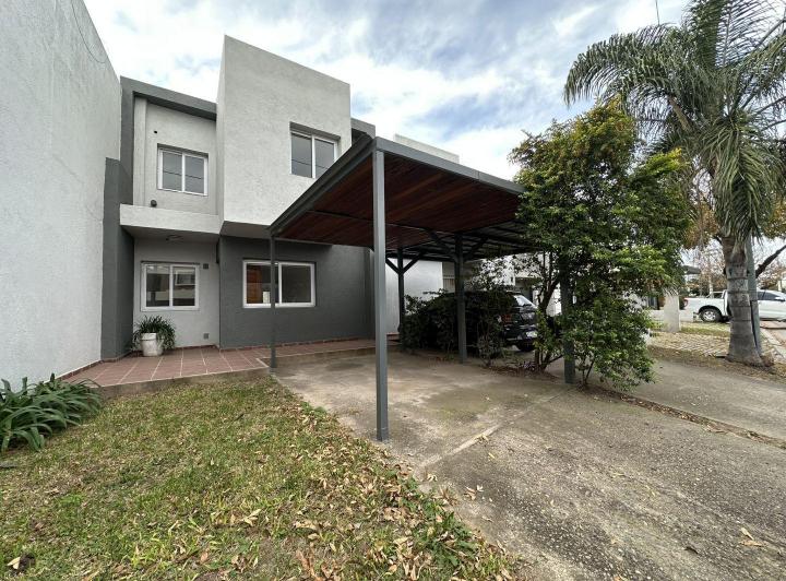 Casa · 131m² · 3 Dormitorios · 2 Cocheras