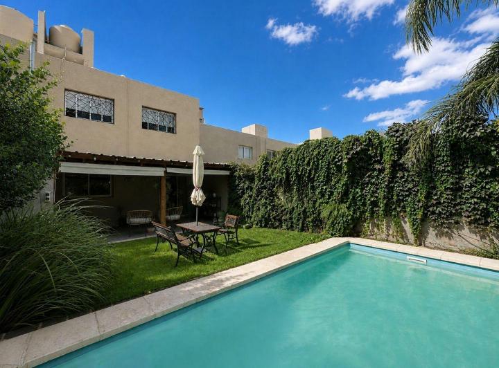 Casa · 183m² · 4 Ambientes · 2 Cocheras