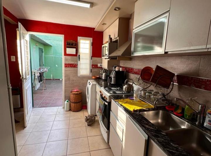 Casa · 350m² · 8 Ambientes · 1 Cochera
