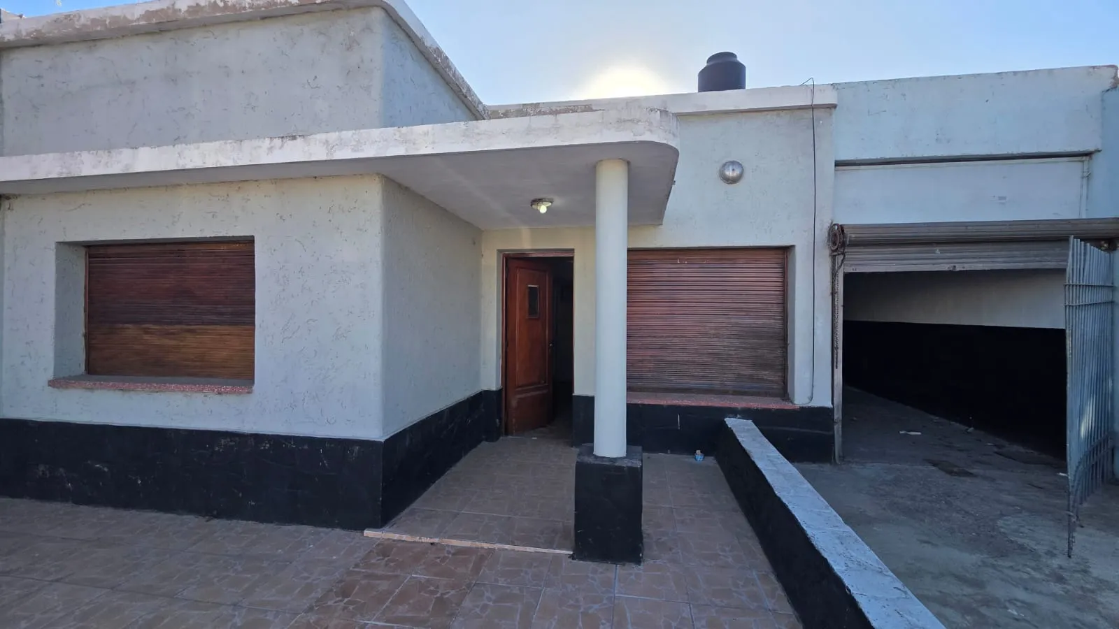 CASA + GALPON en VENTA, sobre Av. Sabattini 4400, Empalme