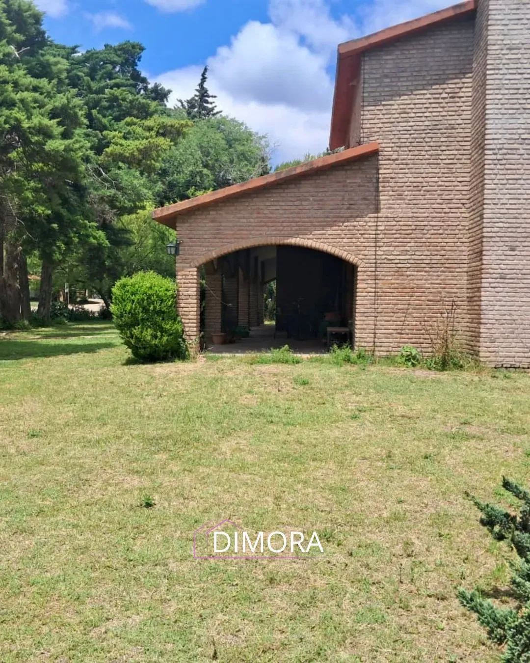 OPORTUNIDAD DE INVERSIÓN: CASA + 2 TERRENOS EN VENTA EN VILLA TOTORAL - 1.204 m²