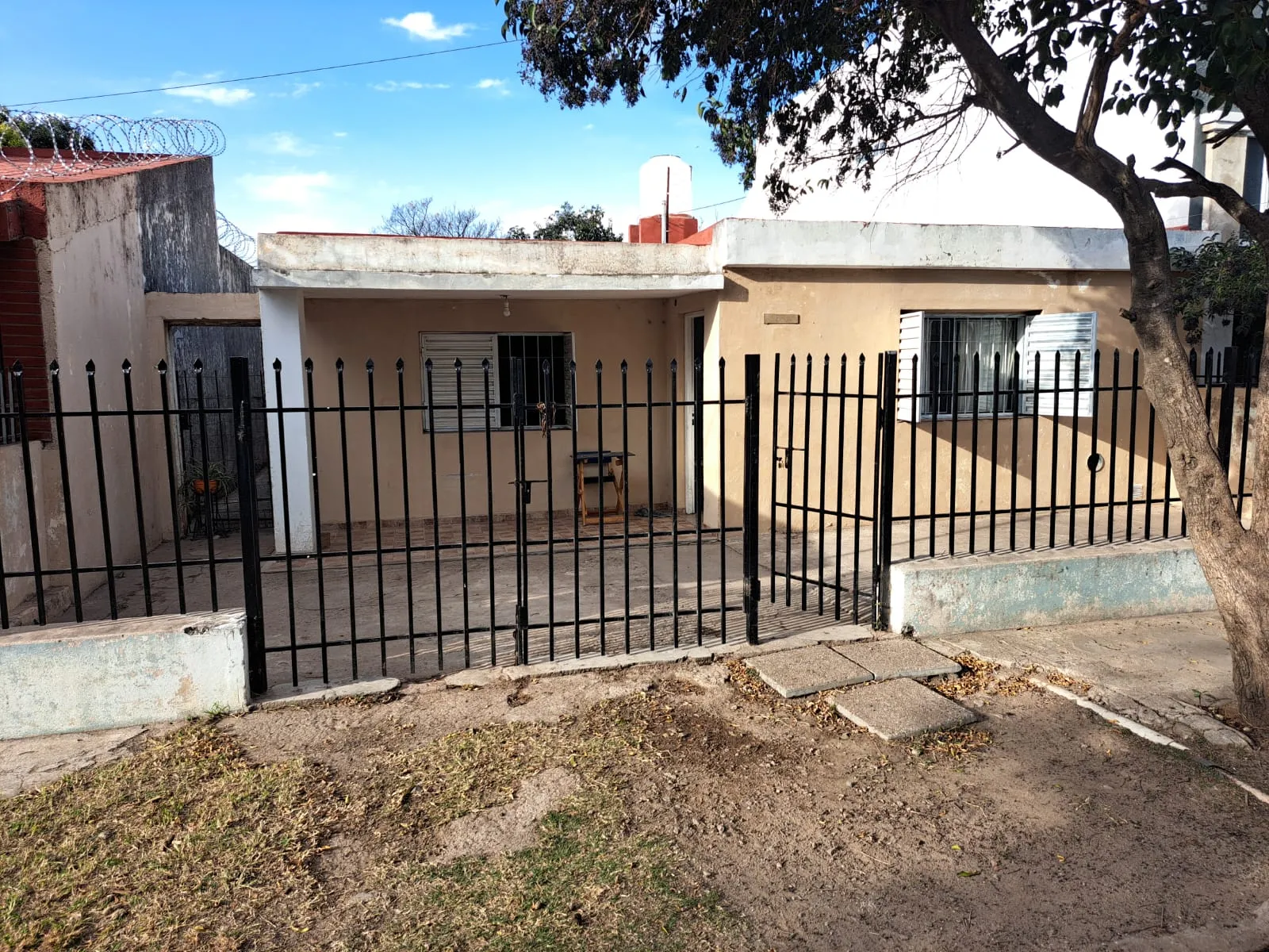 VENTA CASA BARRIO LOS ALAMOS 2 DORMITORIOS U$D41.000