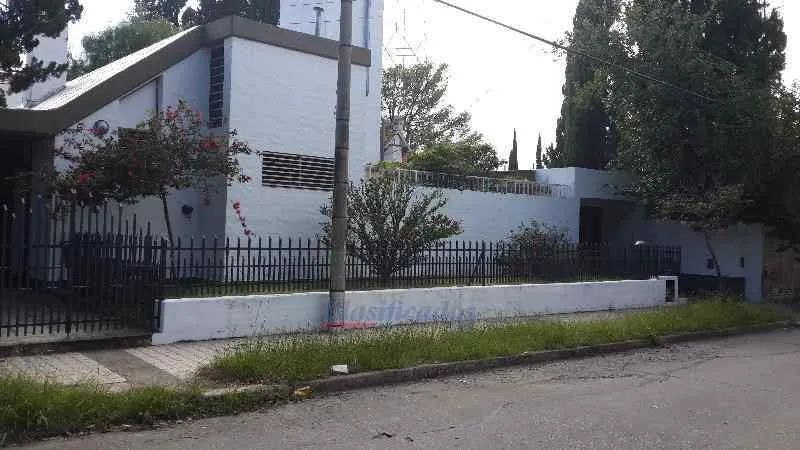 CASA 3 DORMITORIOS CERRO FRENTE AL PARQUE DE LAS NACIONES