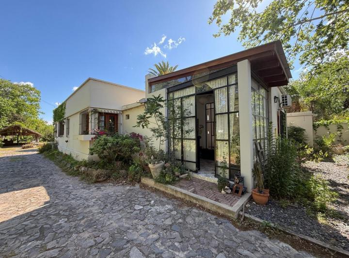 Casa · 270m² · 9 Ambientes · 2 Cocheras