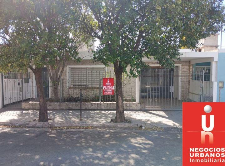Casa · 294m² · 6 Ambientes · 1 Cochera