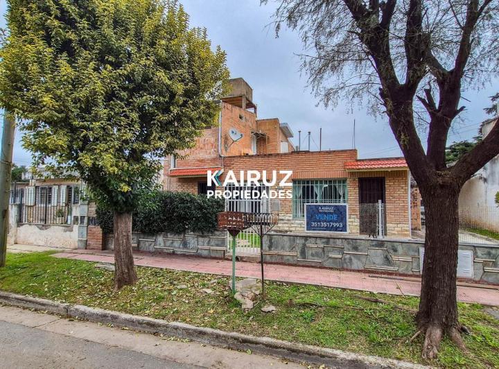 Casa · 420m² · 10 Ambientes · 3 Cocheras