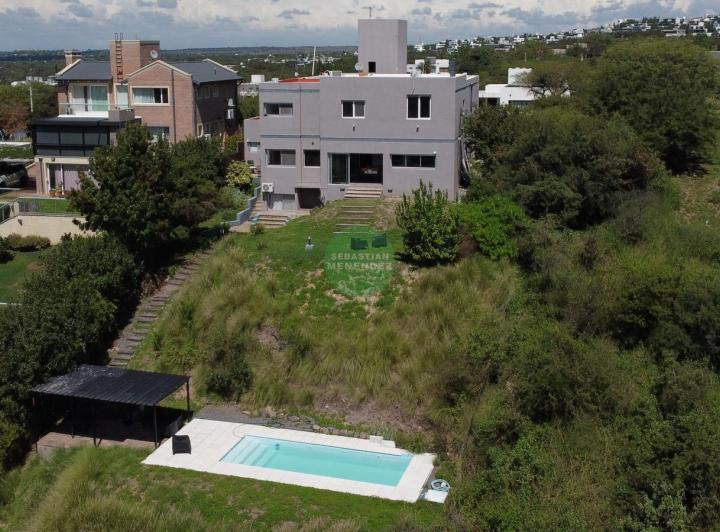 Casa · 710m² · 11 Ambientes · 2 Cocheras