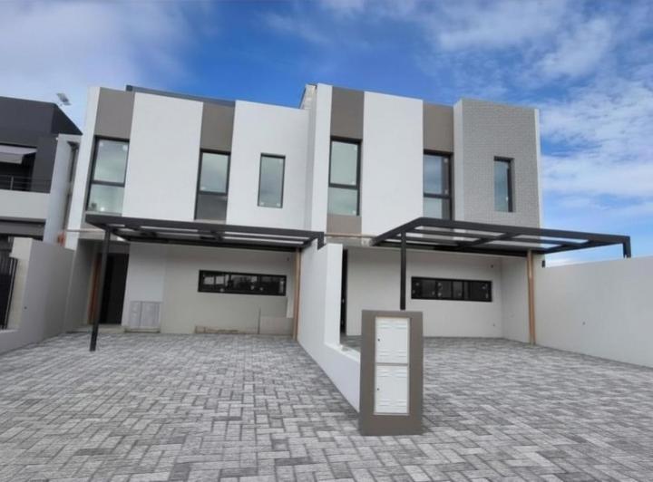 Casa · 160m² · 6 Ambientes · 2 Cocheras