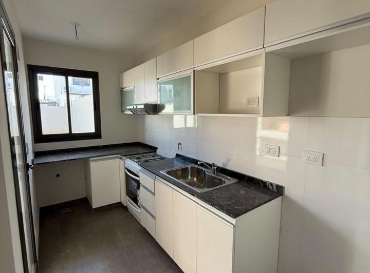 Casa · 145m² · 5 Ambientes · 2 Cocheras