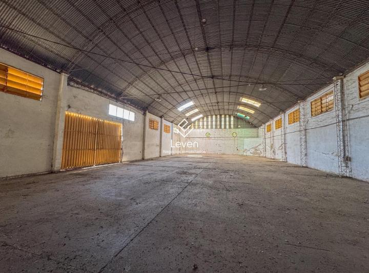 Bodega-Galpón · 1600m² · 4 Ambientes
