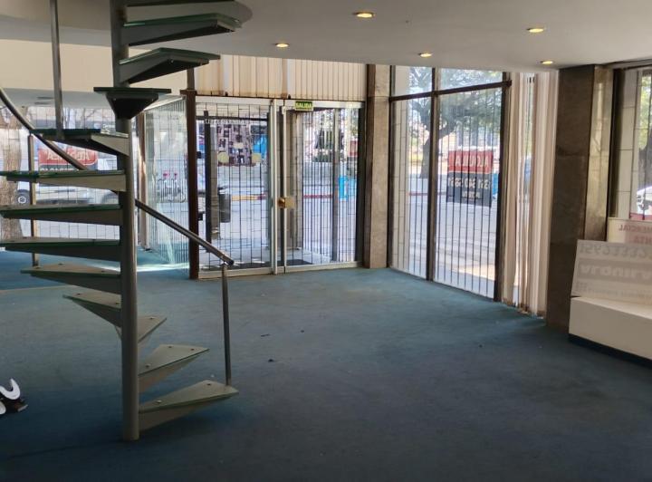 Local comercial · 368m² · 5 Ambientes