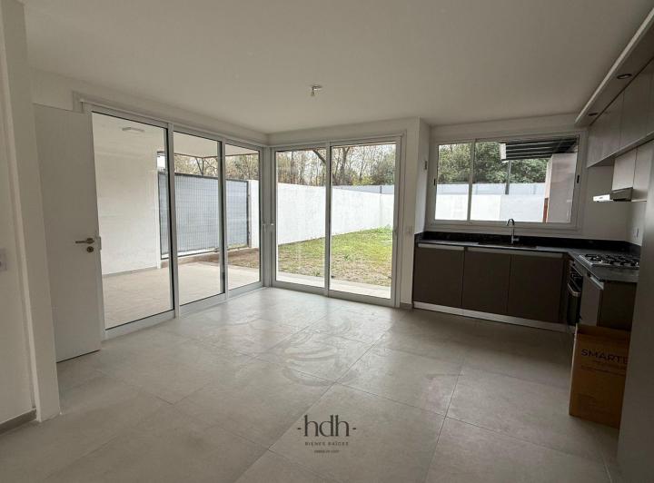 Casa · 145m² · 3 Dormitorios · 2 Cocheras