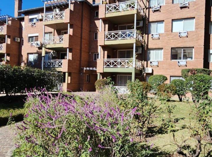 Departamento · 77m² · 4 Ambientes · 1 Cochera
