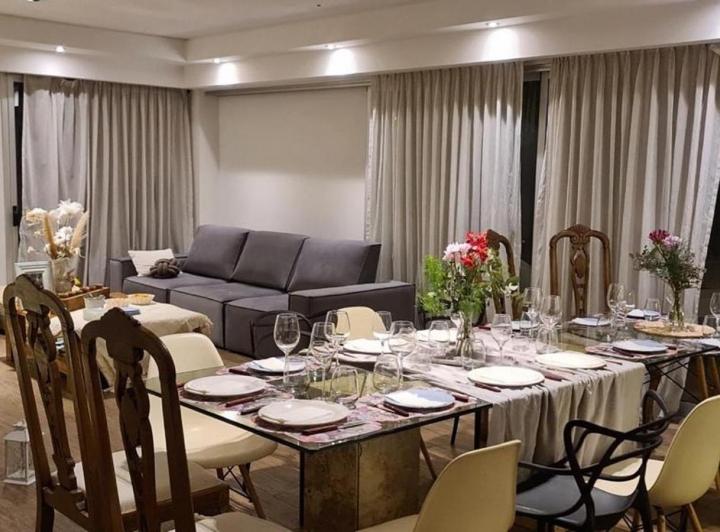 Casa · 300m² · 4 Ambientes · 2 Cocheras
