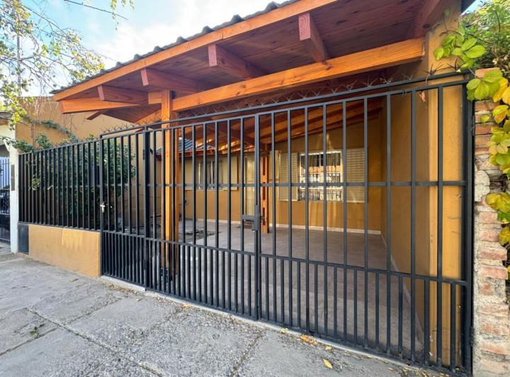 Casa · 98m² · 4 Ambientes · 1 Cochera