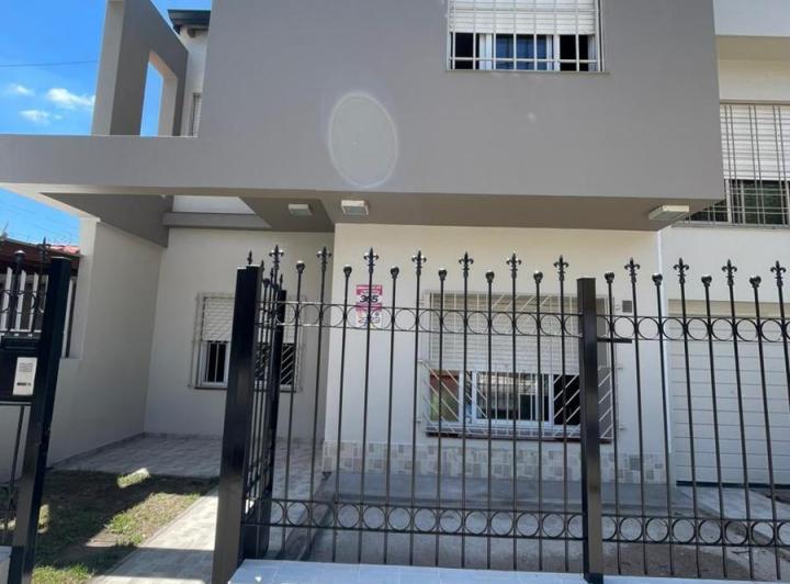Casa · 250m² · 14 Ambientes · 2 Cocheras