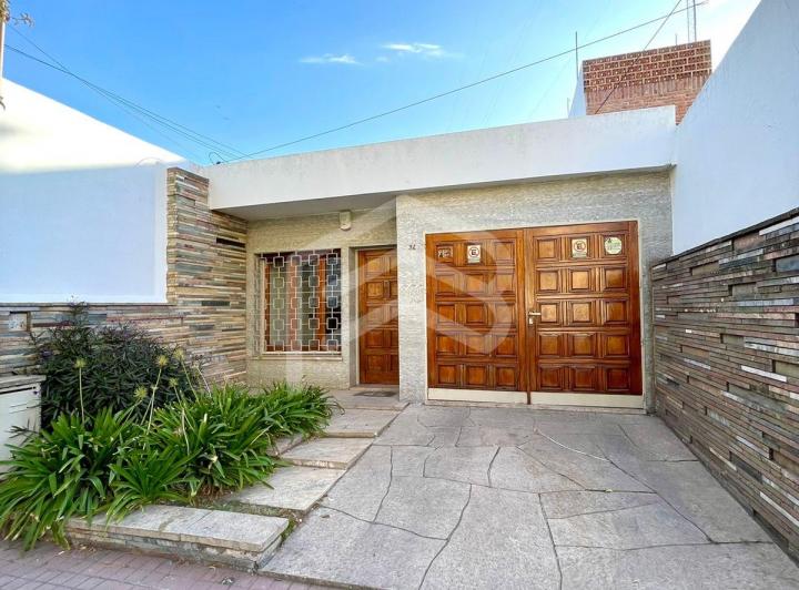 Casa · 145m² · 4 Ambientes · 1 Cochera