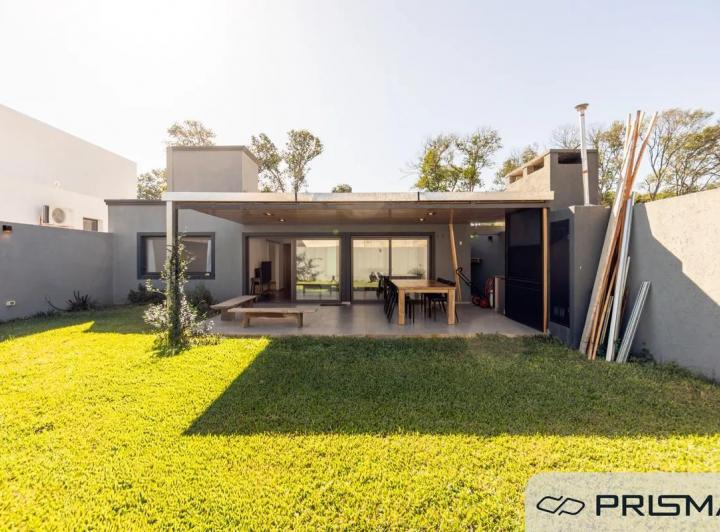 Casa · 133m² · 5 Ambientes · 2 Cocheras