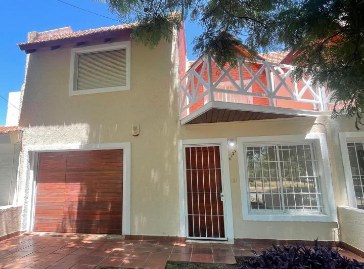 Casa · 135m² · 8 Ambientes