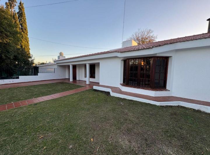 Casa · 169m² · 7 Ambientes · 3 Cocheras
