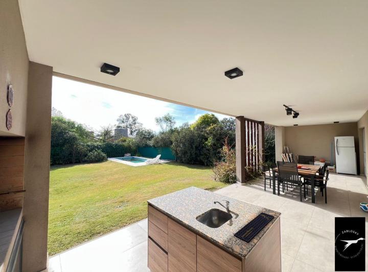 Casa · 622m² · 3 Dormitorios · 2 Cocheras